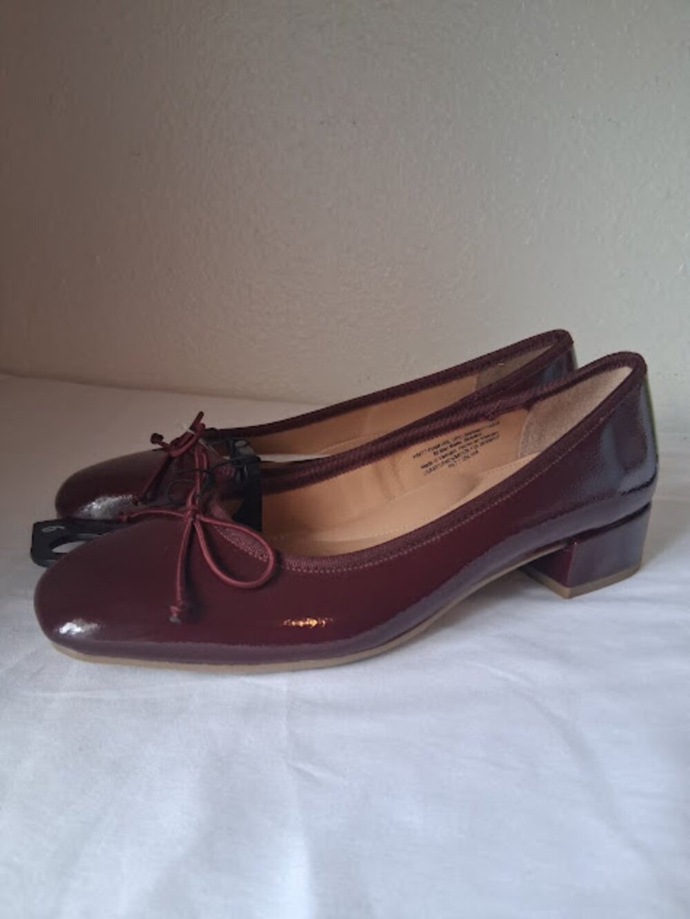 Time and Tru women's size 9 glossy burgundy heel ballet